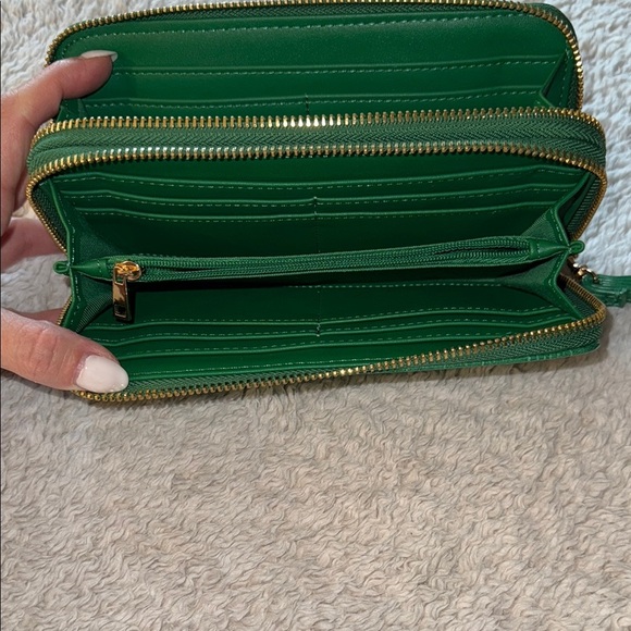 π π A New Day Emerald Green Crocodile-Textured Wallet - Picture 8 of 11